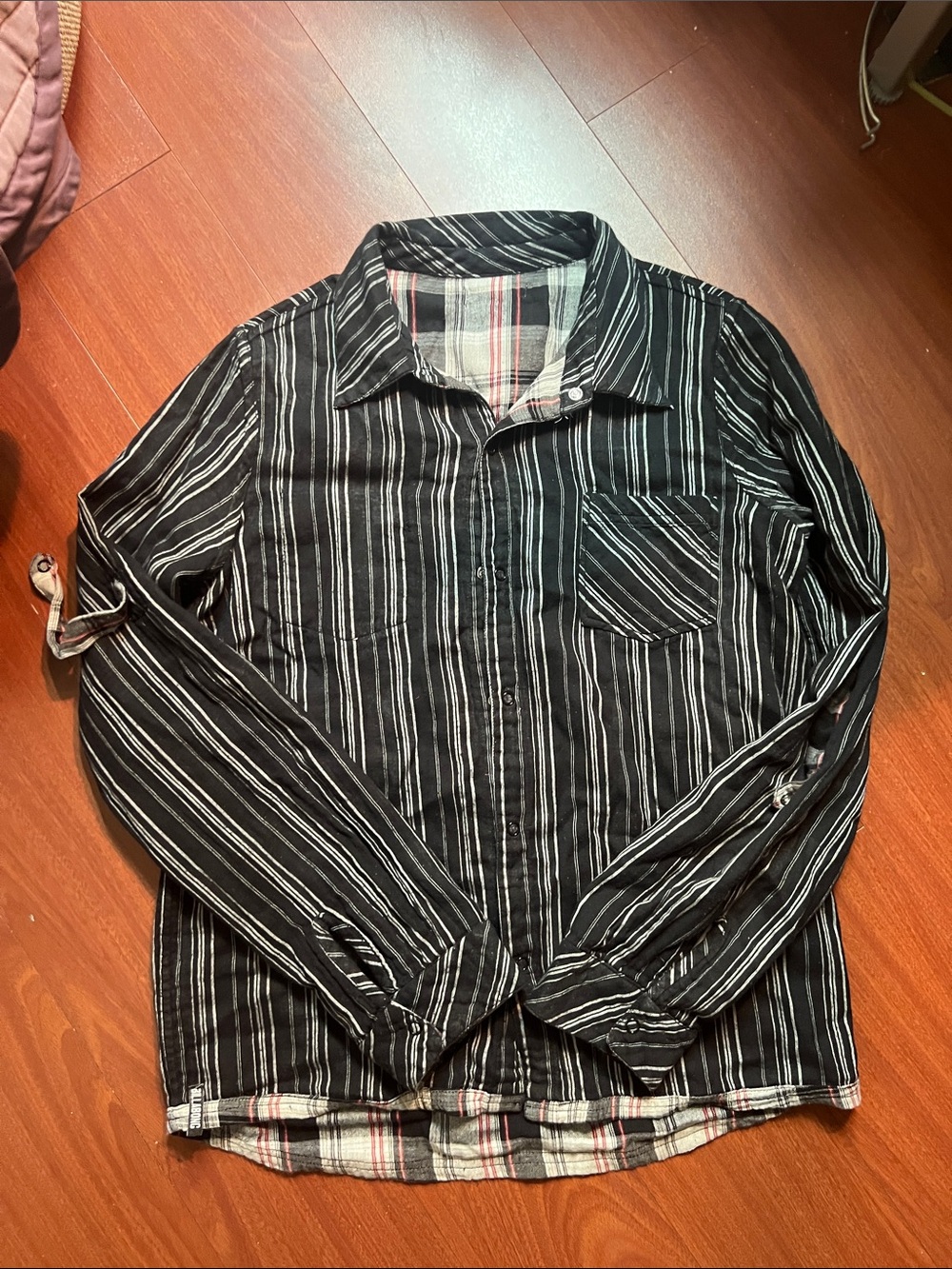 Billabong Black Striped Shirt with Red Plaid Detail reversible size L Women’s - Picture 2 of 12